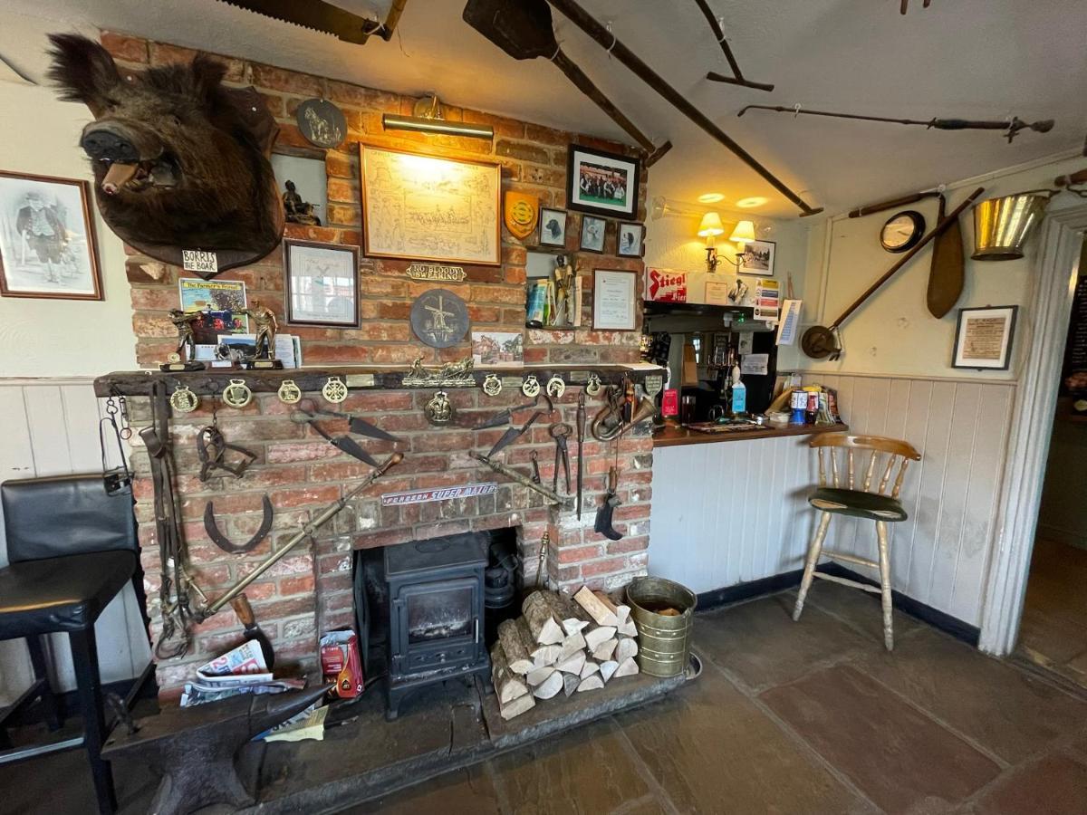 The Windmill Inn Horsham Kültér fotó